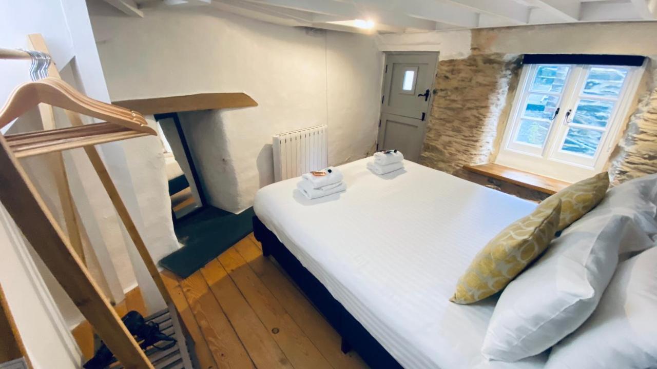 Spindrift Is A Beautiful Newly Refurbished Three Bedroom Private Family House Located On The Old Harbour And The Coastal Path In The Heart Of Beautiful Polperro Esterno foto