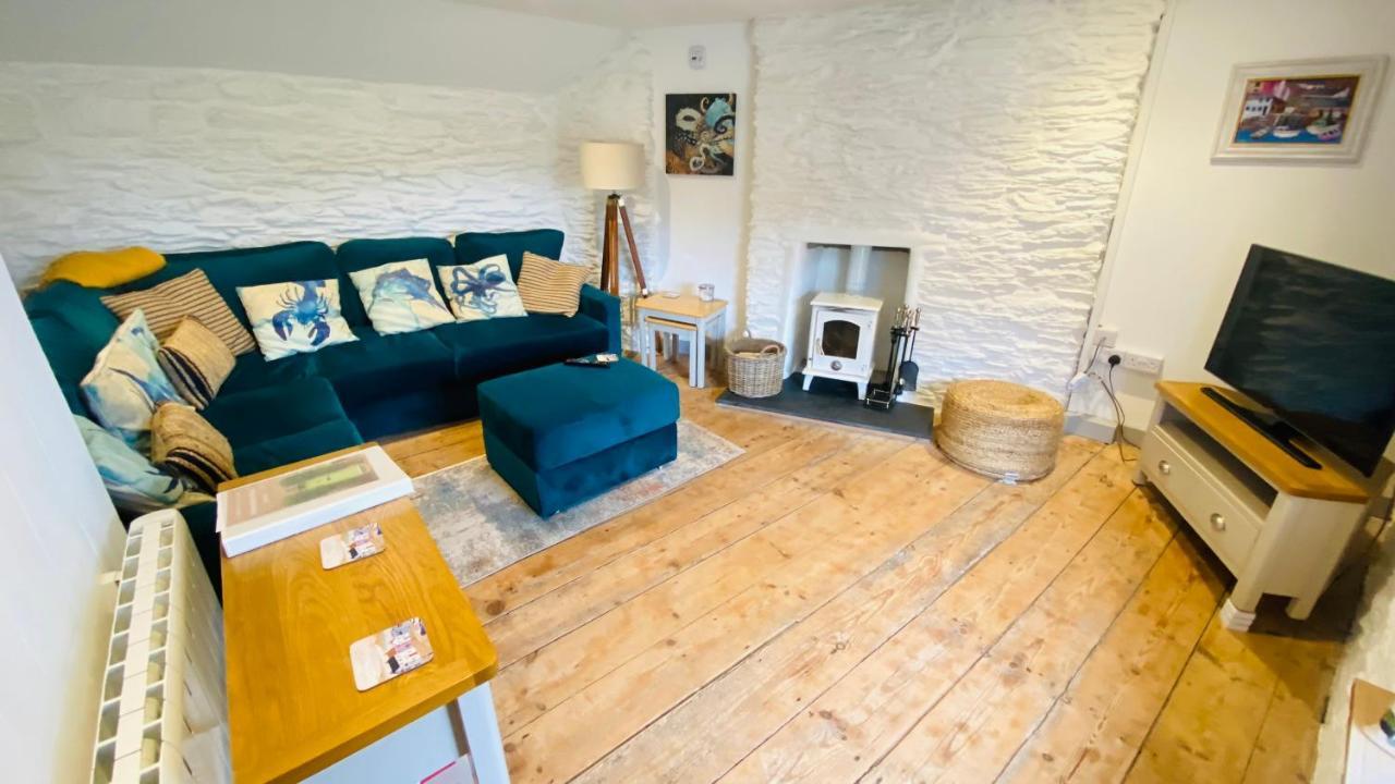 Spindrift Is A Beautiful Newly Refurbished Three Bedroom Private Family House Located On The Old Harbour And The Coastal Path In The Heart Of Beautiful Polperro Esterno foto
