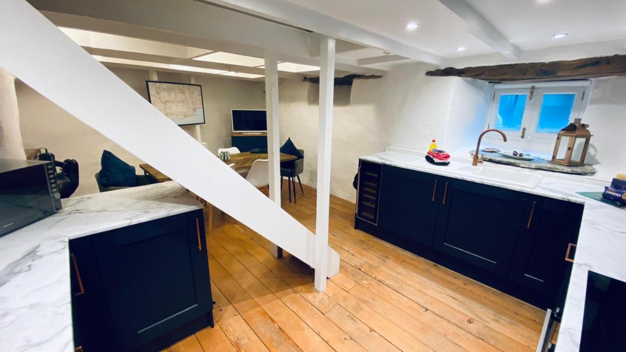 Spindrift Is A Beautiful Newly Refurbished Three Bedroom Private Family House Located On The Old Harbour And The Coastal Path In The Heart Of Beautiful Polperro Esterno foto