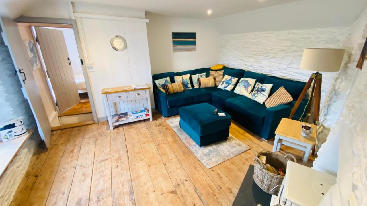 Spindrift Is A Beautiful Newly Refurbished Three Bedroom Private Family House Located On The Old Harbour And The Coastal Path In The Heart Of Beautiful Polperro Esterno foto