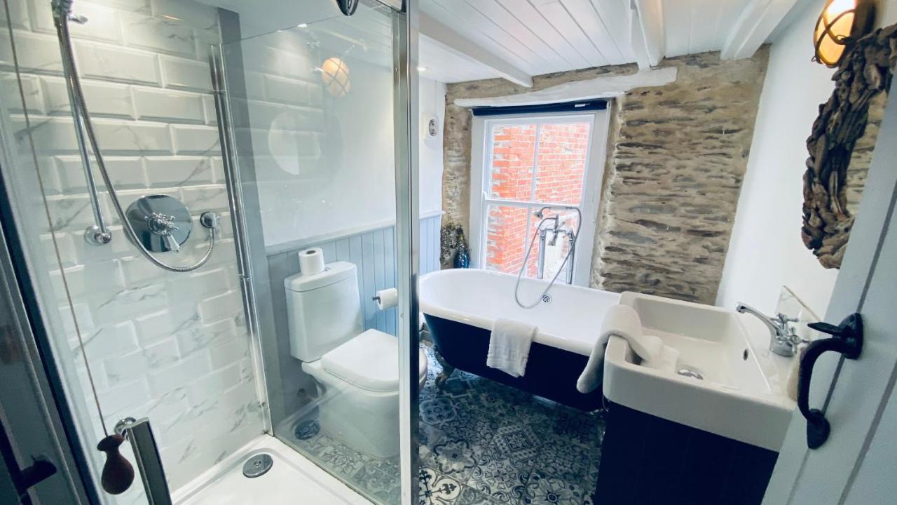 Spindrift Is A Beautiful Newly Refurbished Three Bedroom Private Family House Located On The Old Harbour And The Coastal Path In The Heart Of Beautiful Polperro Esterno foto