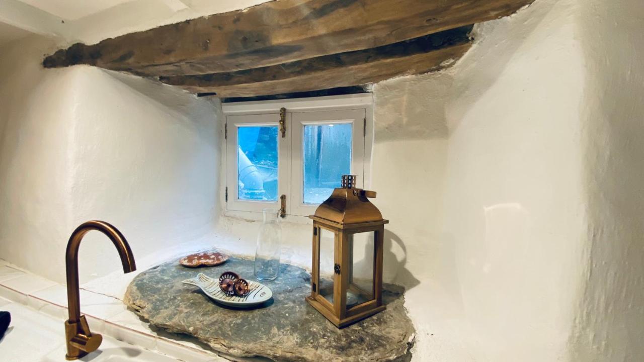 Spindrift Is A Beautiful Newly Refurbished Three Bedroom Private Family House Located On The Old Harbour And The Coastal Path In The Heart Of Beautiful Polperro Esterno foto