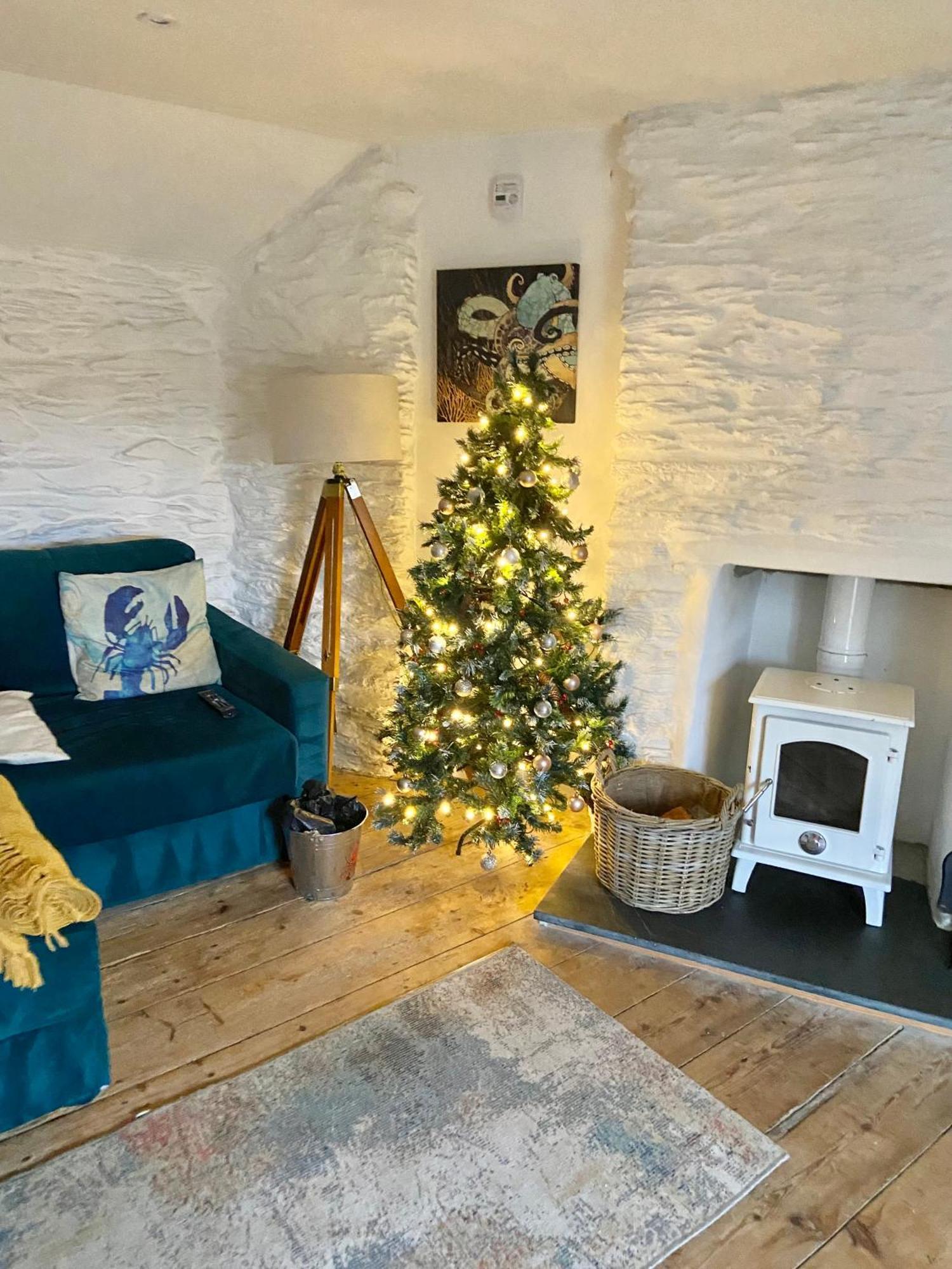 Spindrift Is A Beautiful Newly Refurbished Three Bedroom Private Family House Located On The Old Harbour And The Coastal Path In The Heart Of Beautiful Polperro Esterno foto